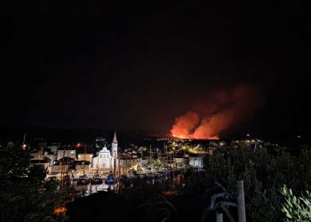 Grom izazvao požar u Milni na Braču, gasilo ga 89 vatrogasaca i kanader!