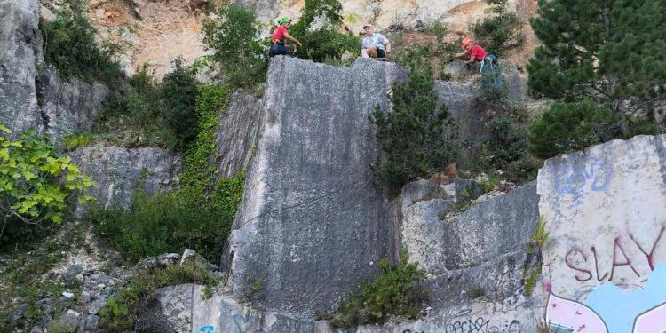 HGSS spašavao Poljaka koji je zapeo na stijeni u Istri