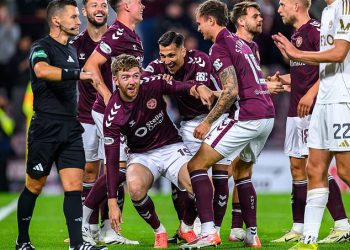 Hearts Boss McInnes u potpunosti je na brodu s Bloomovim ambicijama dok Tynecastle muškarci dobivaju sezonu na fini početak