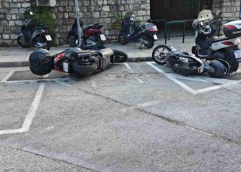 Hospitaliziran muškarac koji je namjerno oštetio 12 skutera i motora i jedno auto