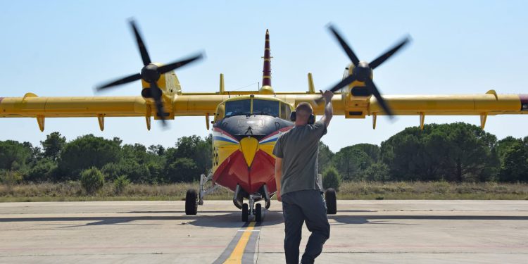 Hrvatska ponovo upućuje kanader u Crnu Goru