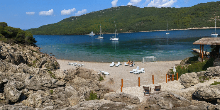 INCIDENT NA ŠIPANU Potjerali ženu i dijete s plaže jer “snimaju reality”