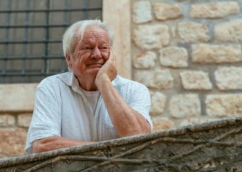 Ibrica Jusić: “Moja obitelj bila je željna kruha, nismo imali stolce već smo sjedili na gajbama, ali uvijek je bilo pjesme i zafrkancije”