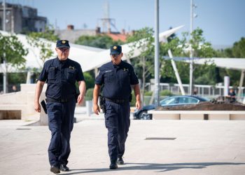 Ima 22 godine godine, a krade gdje stigne: provalio u kuću u Boraji, ukrao novac poznanici, peglao tuđe kartice…