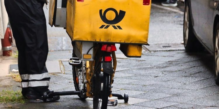 Ima li poštara u Kaštel Gomilici? Računi ne dolaze, kamate se gomilaju, iz Hrvatske pošte poručuju…