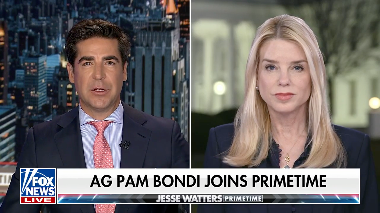 Generalni odvjetnik Pam Bondi nije se pojavio od 30. lipnja. Otkako je bila na vlasti redovito je intervjuirana na mreži, uključujući i Jesse Watters PrimeTime u veljači kako bi izdala 'Breaking News' o Epstein datoteci