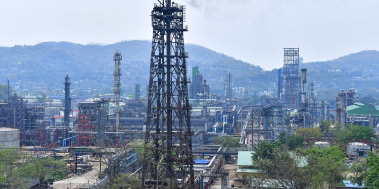 Indija da prkosi Trumpovim prijetnjama i nastavi kupovati rusku naftu, kažu vladini izvori