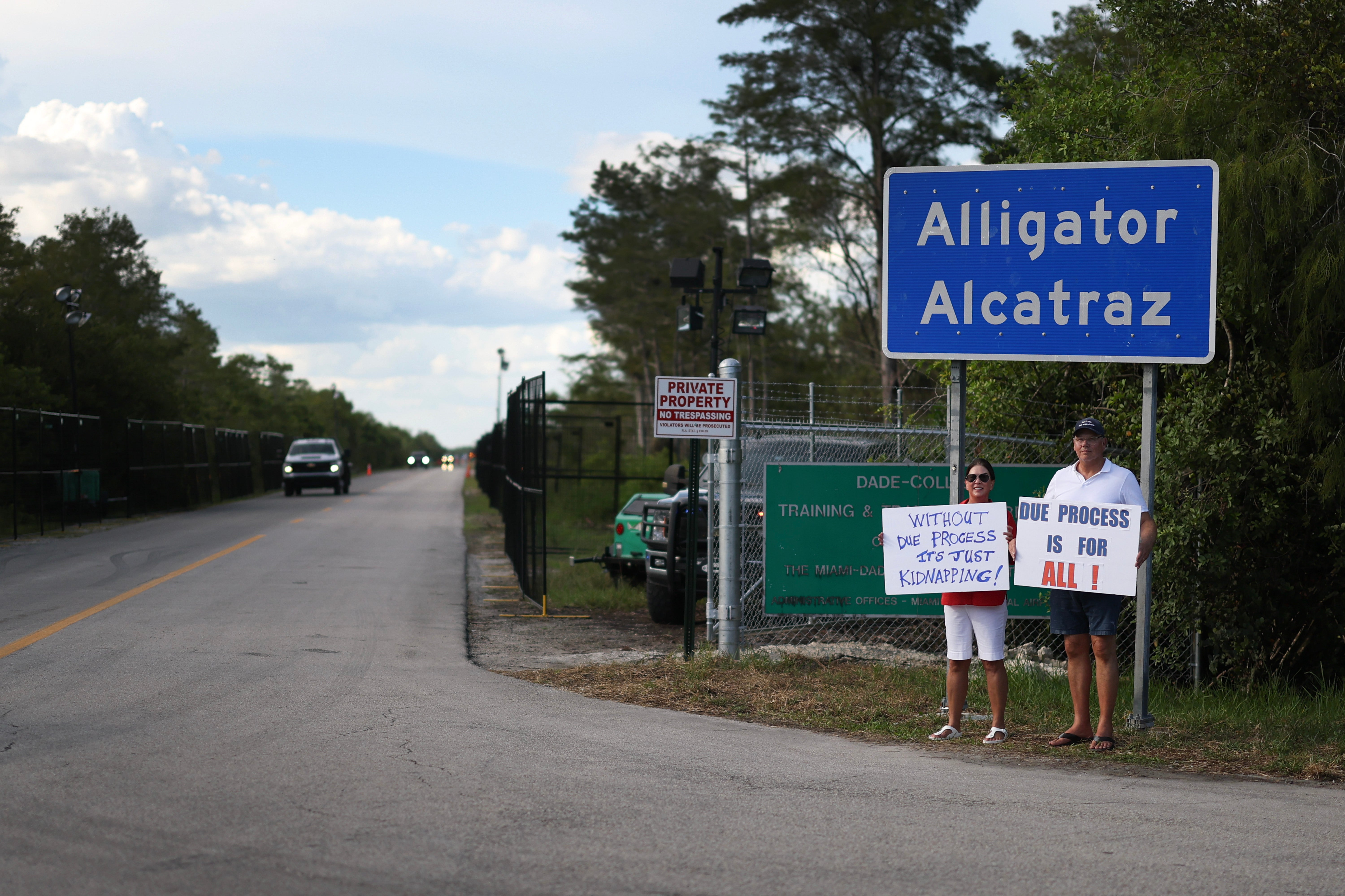 Federalni sudac privremeno je blokirao migrantski pritvorski centar 'Alligator Alcatraz' Florida, jer država prvo nije završila okolišni pregled