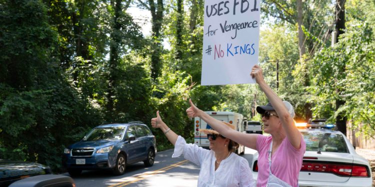Intervju Maxwell -a sruši Trumpovu Bolton Revenge Tour, zaustavljanje odmah s stranice