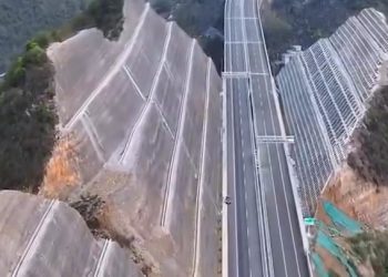 Inženjeri uređuju planinu u dva kako bi napravili mjesto za najviši most na svijetu | Vijesti