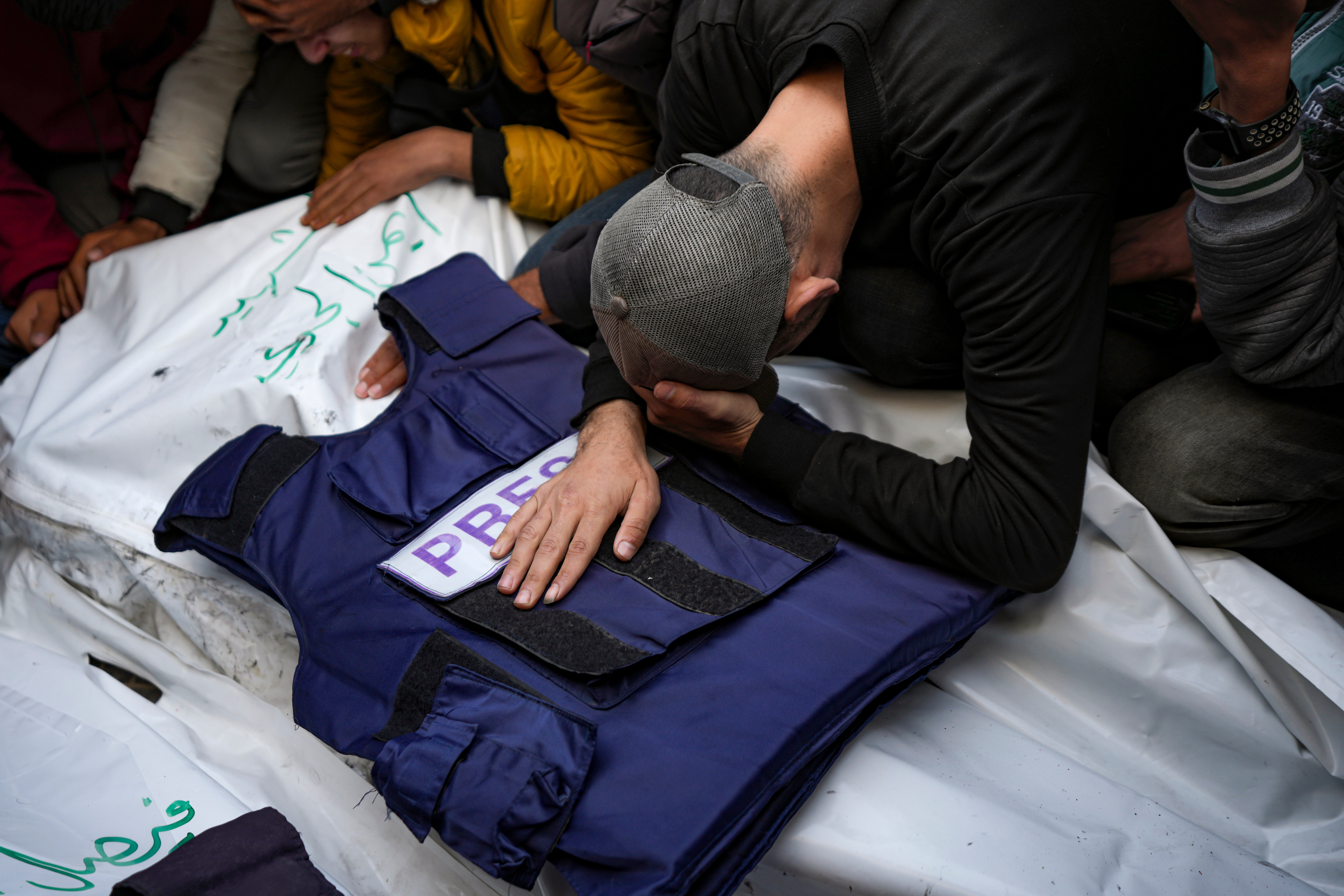 Relativno tuguje oko tijela jednog od pet palestinskih novinara koje je Izrael ubio u prosincu 2024