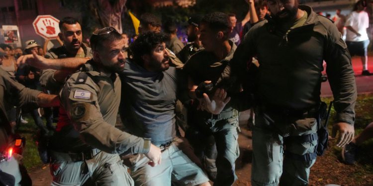 Izraelska frustracija zbog rata u Gazi izbija u žestoke prosvjede