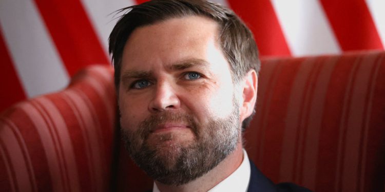 JD Vance kaže da je bilo “vrlo cool” da se Disneyland zatvori za njegov obiteljski odmor – ali se izvinjava za ‘duže linije’