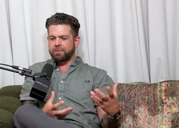 Jack Osbourne priznaje da on i rijetko viđa starija sestra Aimee ‘uopće nisu bili bliski’ prije nego što se ponovno ujedinila na emocionalnu pogrebnu sprovod tate Ozzy