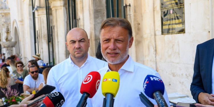 Jandroković se susreo s Frankovićem i Pezom: ‘Impresioniran sam načinom kako se upravlja Dubrovnikom, prometne gužve su riješene na iznimno kvalitetan način’