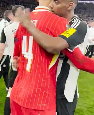 Je li to kad se glava Aleksandra Isaka okrenula Liverpoolu? Navijači Newcastle -a tvrdi da je napadač Weuntwaya “nije pokazao poštovanje” nakon posljednje pobjede Carabao Cupa nakon razmjene Virgil van Dijk