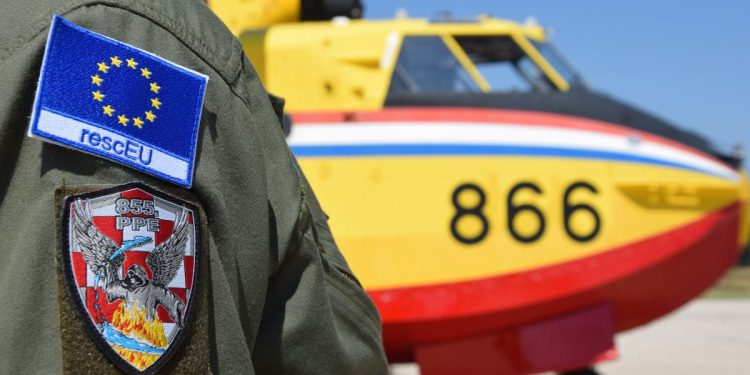 Jedan kanader upućen u pomoć u gašenju požara u Crnu Goru, očekuje se i povratak drugog iz Albanije