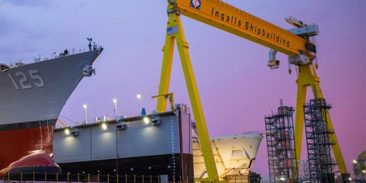 Jedan mrtav nakon što je napadač otvorio vatru u mornarskoj brodogradnji dvorišta, kažu vlasti