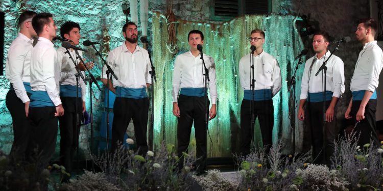 KLAPSKA PJESMA Raspivano Bibinje 2025 – nezaboravna vožnja emotivnim vrtuljkom