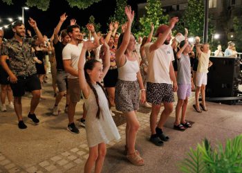 Kako se u vrelim ljetnim noćima pleše u Havani? Onako kako se sinoć plesalo na Muraju…