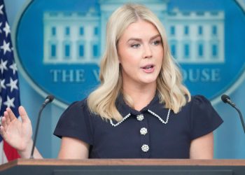 Karoline Leavitt kaže da je šef policije sada odgovara na Trumpa koji je glavni zapovjednik DC Force