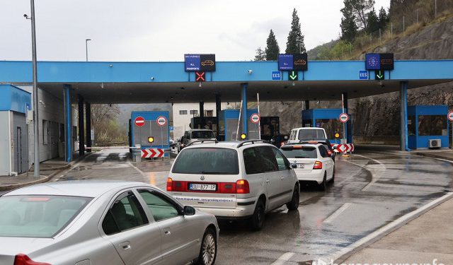 Kiša i radovi usporavaju vožnju, duga kolona vozila na jednom graničnom prijelazu