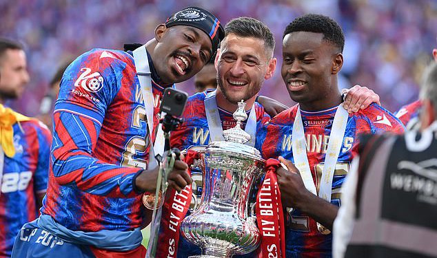 Klub Lige prvaka ‘Zvijezda za oči kristalne palače u £ 34,6 milijuna funti’ kao što je Oliver Glasner’s bočno lice borbe za držanje ključnih igrača