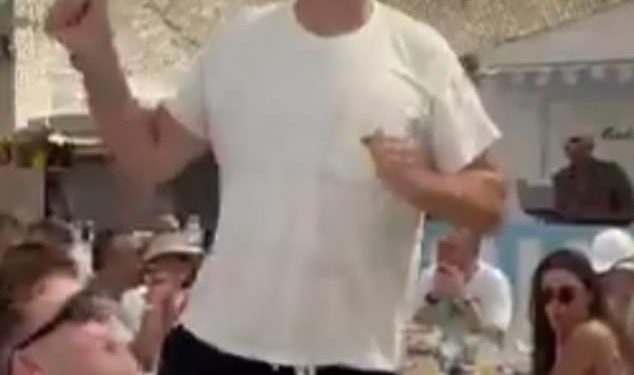 Kokoš mog najboljeg prijatelja otkazan je zahvaljujući vama … Elton John i David Walliams! Zvijezde zabave u Cannesu, dok je poseban događaj mladenke bio namijenjen