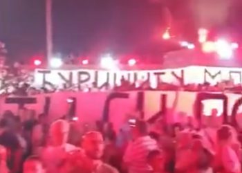 Kontroverzni koncert u Herceg Novom: Zavijorile se četničke zastave, razvijen i transparent Pavlu Đurišiću