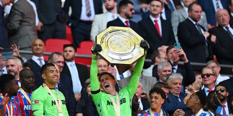 Kristalna palača: Protagonist Hendersona također u proslavama