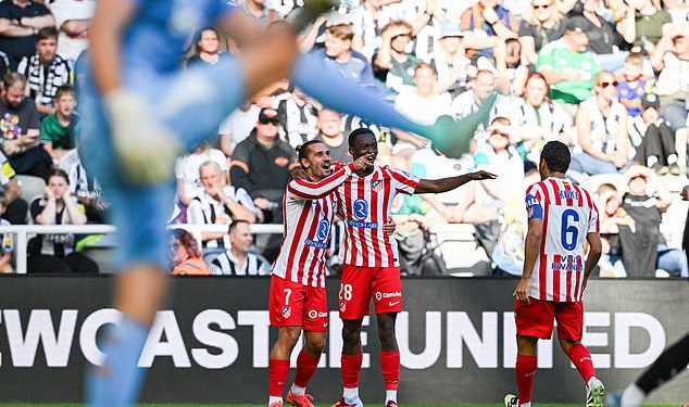 Kriza napadača Newcastlea pogoršana je, igrač koji je izgledao bezobrazno i jedna sigurnost za Eddieja Howea, piše Craig Hope iz Magpiesovog poraza od 2-0 od strane Atletico Madrida