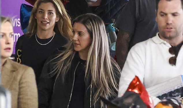 Kyle Sandilands i Tegan Kynaston bacaju svog sina Ottoa slatke vruće kotače-tematike trećeg rođendana i radio kralja, rijetko viđeni brat Chris i John Ibrahim