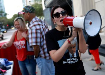 Laura Loomer uzima krug pobjede nakon što State Department zaustavi vize za posjetitelje za Gazu