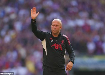 Liverpool šef Arne utor razbija tišinu na obožavateljima Crystal Palacea, pokvarivši minutu tišinu za Diogo Jota prije štitnika zajednice