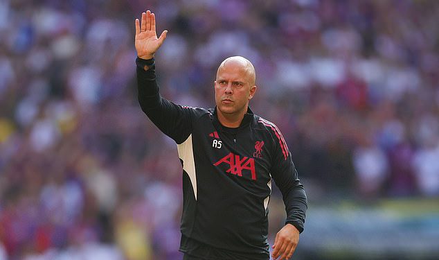 Liverpool šef Arne utor razbija tišinu na obožavateljima Crystal Palacea, pokvarivši minutu tišinu za Diogo Jota prije štitnika zajednice