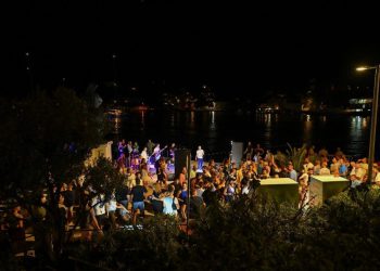 Ljeto zabave i tradicije na Drveniku Velikom i Malom