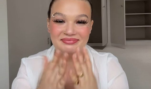 Lola Young je prevladala emocijama jer otkriva da je kupila svoju prvu kuću usred ogromnog uspjeha uoči drugog albuma