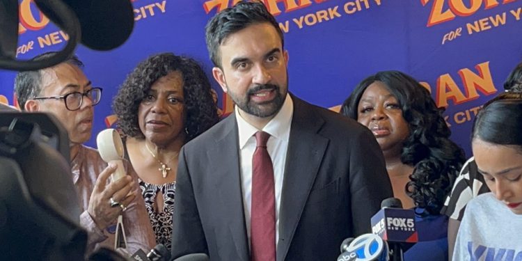 Mamdani apelira na ne-demokrate koji gledaju prema studenom općim izborima