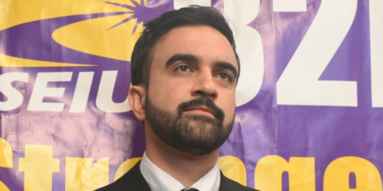 Mamdanijev ‘Blatant Flip-Flop’ na odlasku policije otjerana kao ‘političko kazalište’