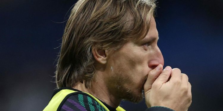 Milan odzvanja od skandiranja navijača Luki Modriću, izašao na balkon i izazvao euforiju: ‘Kakva je to legenda’