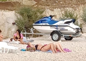 Mjesni odbor ljut na pomoćnika direktora HEP-a: “Bušio je stijene i privatizirao pomorsko dobro kako bi izvukao jet