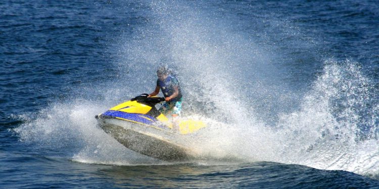 Mladi Austrijanac u Bibinjama jet skijem izazvao sudar skuterima, drugi mladić teško ozlijeđen!