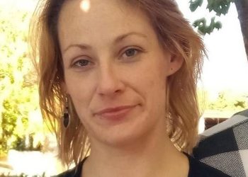 Mystery raste kako Kalifornijska mama od četiri i 8-mjesečna kći ostaje nestala nakon dvotjedne potrage