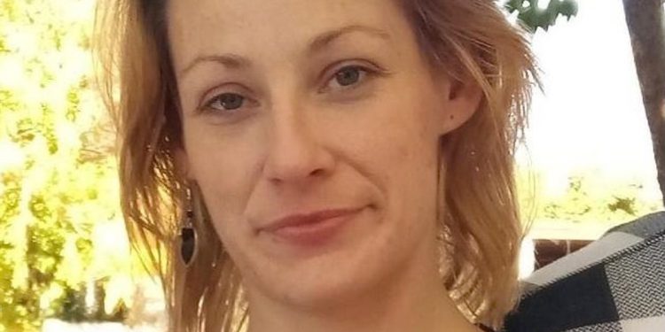 Mystery raste kako Kalifornijska mama od četiri i 8-mjesečna kći ostaje nestala nakon dvotjedne potrage