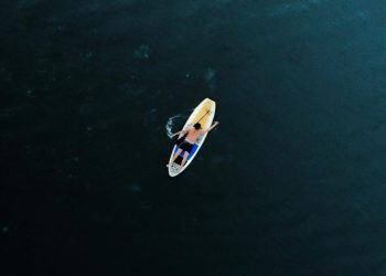 NEVJEROJATNO Poljak se s djetetom na SUP – u uputio na otvoreno more kod Omiša: "Zamalo su nastradali!"