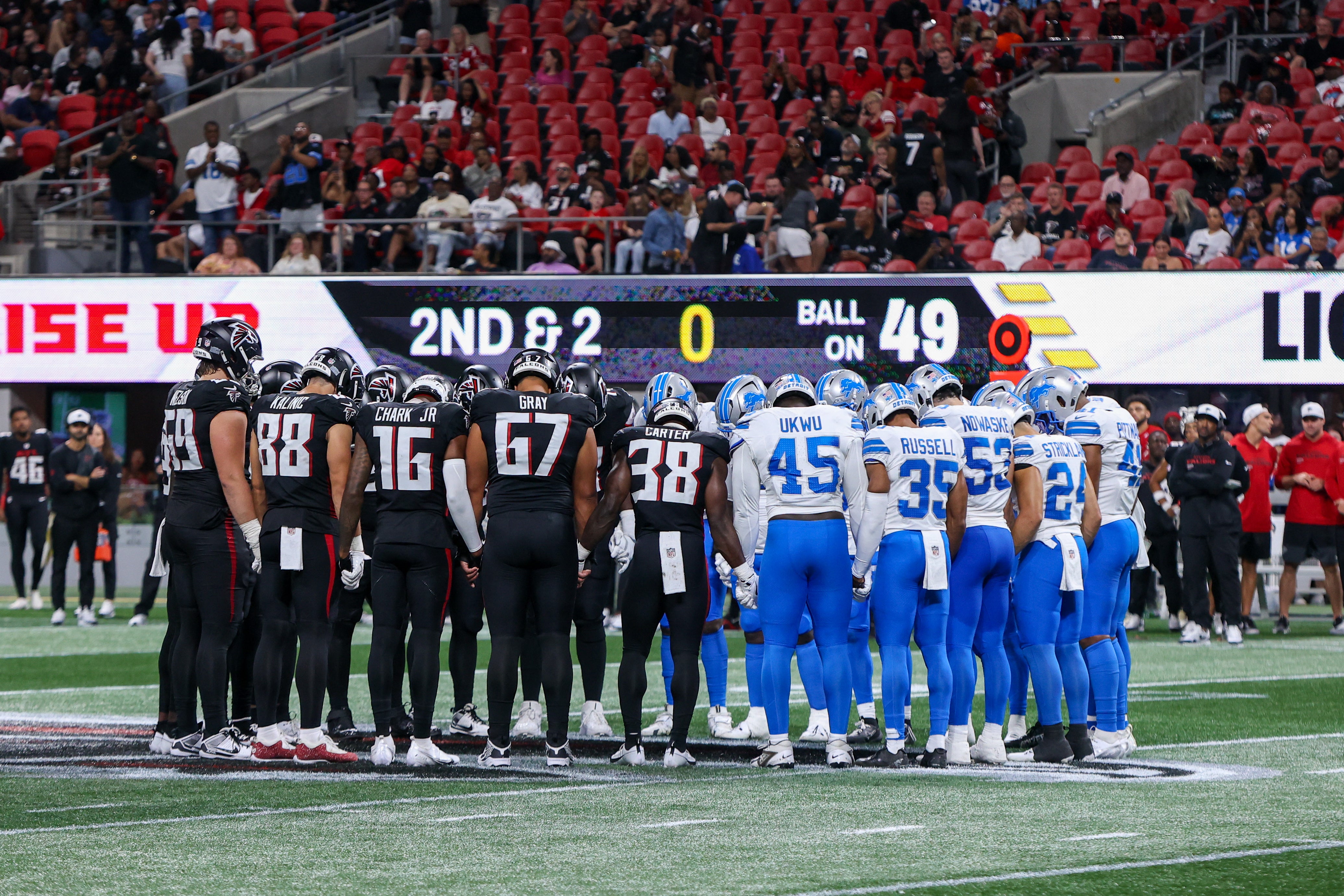 Igrači Atlanta Falcons i Detroit Lions mole se nakon ozljede