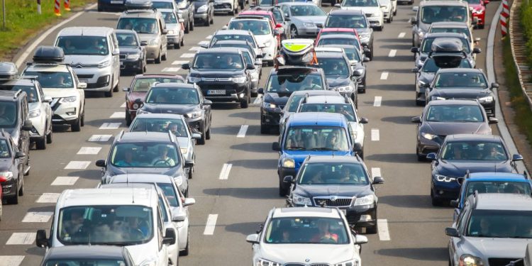 Na autocesti između Skradina i Vodica zapalio se automobil