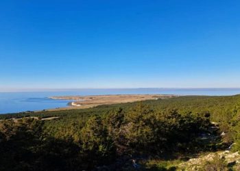 Na otoku Unije mještani otkrili skrivenu antičku vilu i sarkofag tik uz more