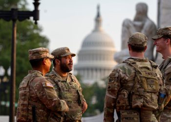 Nacionalna garda za nošenje oružja u DC -u kao 400 dodatnih trupa koje je donijelo na Trumpov zahtjev