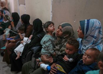 Najnovija ažuriranja Izrael-Gaza: Velika Britanija za evakuaciju djece bez obzira na hitno liječenje NHS-a nakon što je Hamas objavio videozapise omamljenog izraelskog talaca